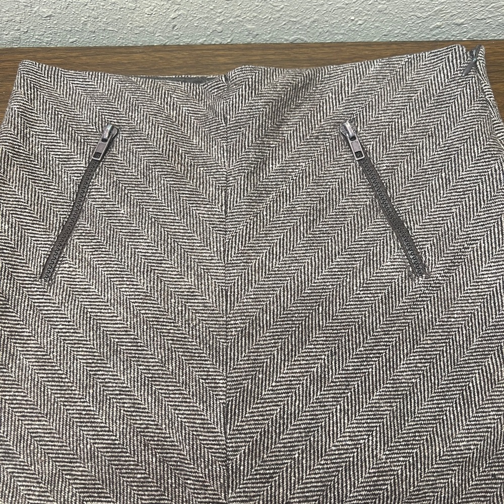Vintage Modern Amusement Wool Blend Pocketed Herringbone Skirt - Size 6 - Picture 3 of 10